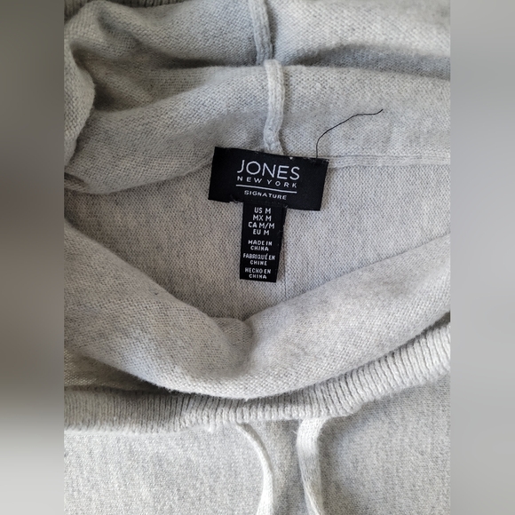 Sweater - Picture 4 of 4